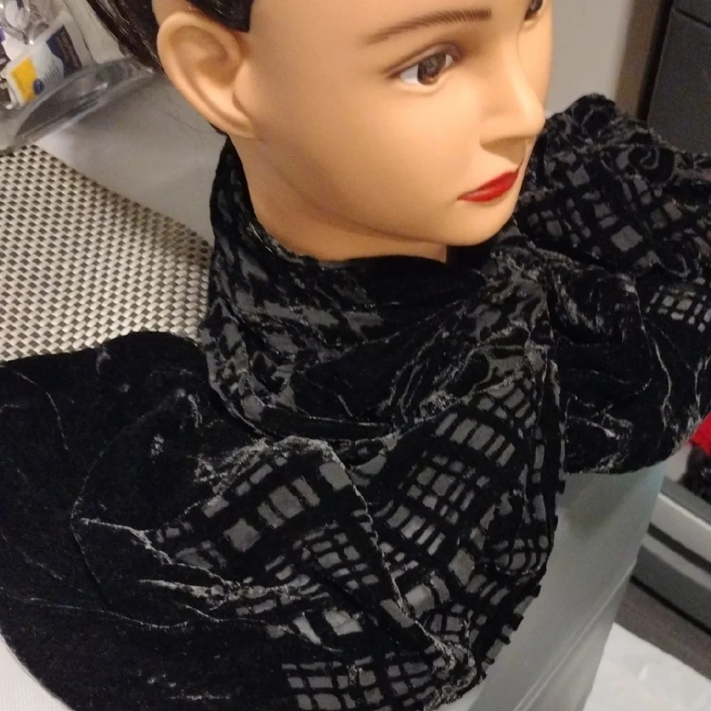 Elegant Silk Black Velvet Scarf - Picture 3 of 7